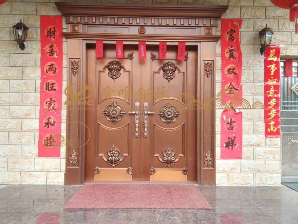 江西贛州張總、羅總豪宅用上愛唯銅藝別墅銅門