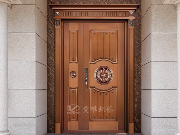 別墅銅門的外觀是一種非常自然和質感