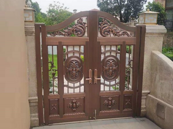 如何定制銅門的高度？